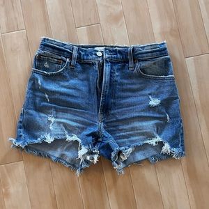 Abercrombie 4 Inch High Rise Mom Short Size 27